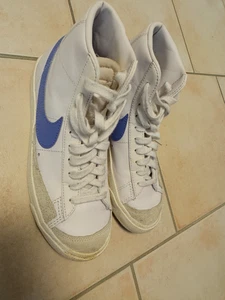 Nike Blazer mid 77, weiss mit blauem Nike Haken (unisex) - Bild 1 von 4