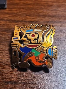 Spilla azteca uomo uccellini spilla multicolore smalto tono oro 1,3" x 1,3" - Foto 1 di 6