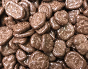 Milk Chocolate Coated Banana Chips – Sweet Crunchy Snack | 180g / 500g / 1kg / 3 - Picture 1 of 3