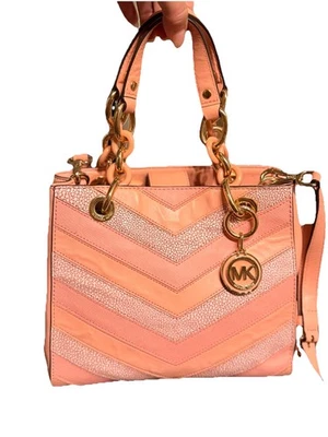 Michael Kors Cynthia Satchel in pink saffiano leather with a chevron pattern NEW - Image 1 of 4