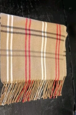 Cejon Italiano Tostado Rojo Negro Bufanda a Cuadros Flecos Extremos Macy's  Foto 1 de 4