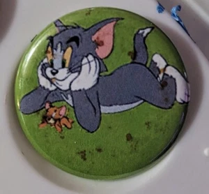 1,25 Zoll Tom und Jerry Cartoon Pin Anstecker Button hat Mängel sieht genau aus... - Bild 1 von 1