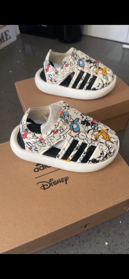 Sandalias Adidas para niños pequeños (Mickey) Foto 1 de 1