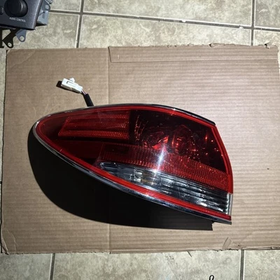 Luz trasera de freno izquierda OEM 2004-2006 Lexus ES330 3,3 L Foto 1 de 4