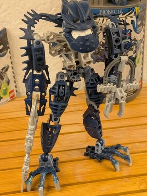 LEGO Bionicle 8902 Azul Piraka Vezok - Juego completo con bote y manual Foto 1 de 4