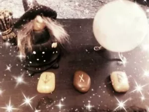 Rune Stone Reading Fortune telling Oracle - Picture 1 of 2