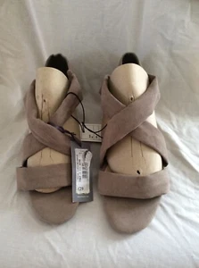 Ladies BNWT Taupe Wedge Sandals From Good For The Sole size 6/39 - Picture 1 of 4