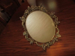 Vintage Oval Ornate Victorian Style~ Brass Metal Hanging/ Standing Picture Frame - Picture 1 of 10