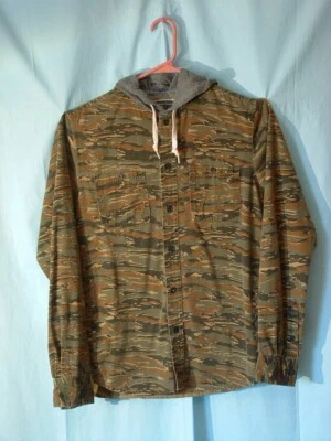 SUDADERA CON CAPUCHA CAMUFLAJE, DIVERSIÓN MODERNA, S, BOTÓN DELANTERO, CAPUCHA CON CORDÓN Foto 1 de 4