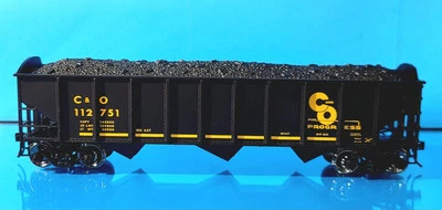 ATLAS Trainman 966-1 "O" AAR 70 Ton 3-Bay Hopper Cheaspeake & Ohio 112751 2-Rail - Image 1 of 4