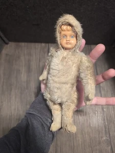Antike deutsche Alaskan Eskimo Volkskunst Puppe Echtfell Trachten Outfit Celoid  - Bild 1 von 7