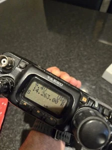 Yaesu FT-817 5W Multi-Mode Portable Transceiver - Zdjęcie 1 z 12