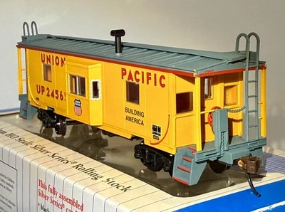 NUEVO BACHMANN Premium Silver Series Union Pacific HO Bay Ventana Techo Caminar Caboose Foto 1 de 4