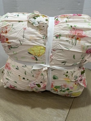 pottery barn Monique Lhuillier Jolie Quilt Queen Full pink floral - Image 1 of 2