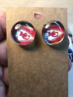 Kansas City Chiefs, pendientes, hombre o mujer, tachuelas, cabujón de cristal Foto 1 de 3