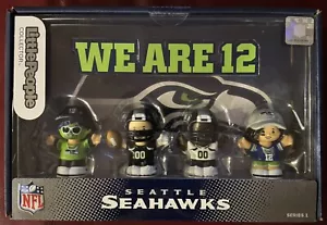 ***NUEVO*** Fisher Price Little People Seattle Seahawks We Are 12 / Auténtico NFL - Imagen 1 de 4