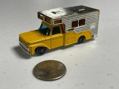 Camper van Ford Husky amarilla Foto 1 de 4