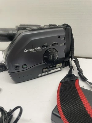 JVC GR-AX33U Compact VHS VideoMovie Camera - Image 1 of 4