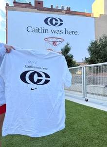Caitlin Clark Signed CAITLIN WAS HERE Nike Logo SGA Indiana Fever T Shirt JSA - Picture 1 of 3
