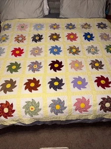 Vintage Hand Quilted Dresden Plate Quilt Yellow Sashing Floral Appliqué. F/Q - Picture 1 of 8