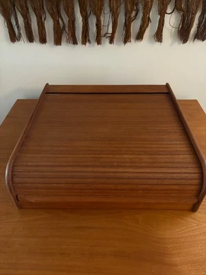 Soporte casete vintage de teca Kalmar de 3 secciones - MCM hecho en Tailandia Foto 1 de 4