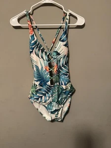 Vince Camuto - Picture 1 of 2