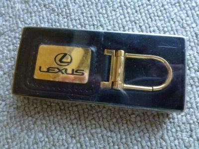 TOYOTA MOTOR LEXUS Novidade Metal Dourado Couro Preto Tipo Fechadura Porta-Chaves com Caixa - Imagem 1 de 4