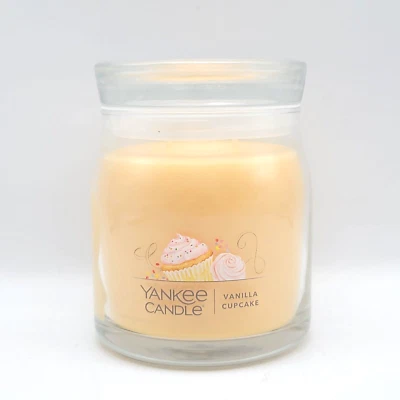 Yankee Candle 2 фитиля 13 унций Vanilla Cupcake #1630003 75 часов ожога трудно найти размер - Изображение 1 из 4