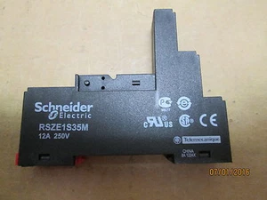 NEW, TELEMECANIQUE RSZE1S35M RELAY SOCKET. - Picture 1 of 1