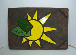 HANDGEMACHTE ÖKO KERAMIK KEITH MILLER 1998 WANDBILD SONNE & BLÄTTER GEHEN GRÜN KERAMIK - Bild 1 von 4