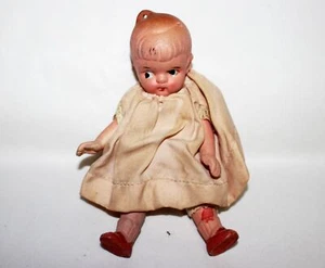 Vintage Made in Japan Porzellan Biskuit Mädchen Baby Puppe Kind Spielzeug bemalt im Kleid - Bild 1 von 5