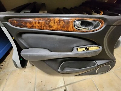 2004-2009 JAGUAR XJ8 XJ8L VANDEN PLAS LEFT FRONT DRIVER DOOR PANEL BLACK LEG - Image 1 of 2