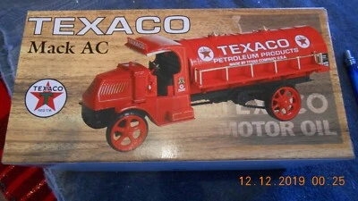  Camión cisterna First Gear Texaco 1926 Mach AC escala 1:34 fundido a presión nuevo en caja Foto 1 de 4