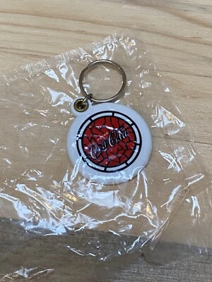 Llavero de plástico rojo y blanco vintage de Coca Cola nuevo en stock Foto 1 de 3