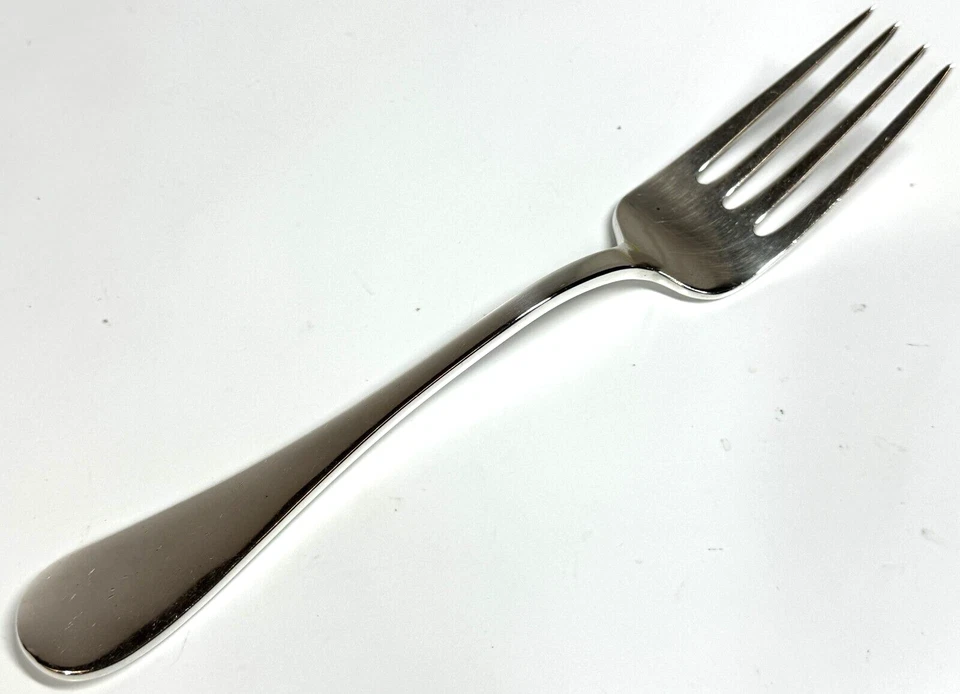 Tenedor de carne fría Tiffany & Co King William de plata esterlina 8 1/4 98,7 gramos Foto 1 de 4