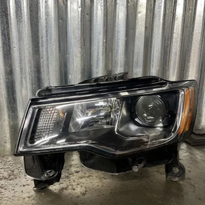 2016-21 Jeep Grand Cherokee Halogen OEM Chrome LH Driver Side Headlight Assembly - Picture 1 of 4