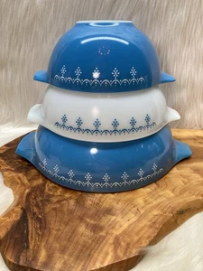 Vintage Pyrex Cinderella Blue “Snowflake Garland” Nesting Batter Bowls Set of 3 - Picture 1 of 24