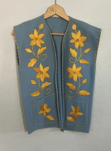 Vtg 60s 70s Hand Made Embroidered Flower Wool? Sweater Vest S / M Yellow Blue - Picture 1 of 12