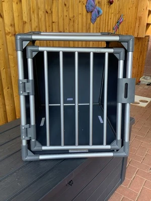 Trixie Hundebox für das Auto oder Haus, Größe 75cm L X 60cm W X 65cm H - Bild 1 von 2