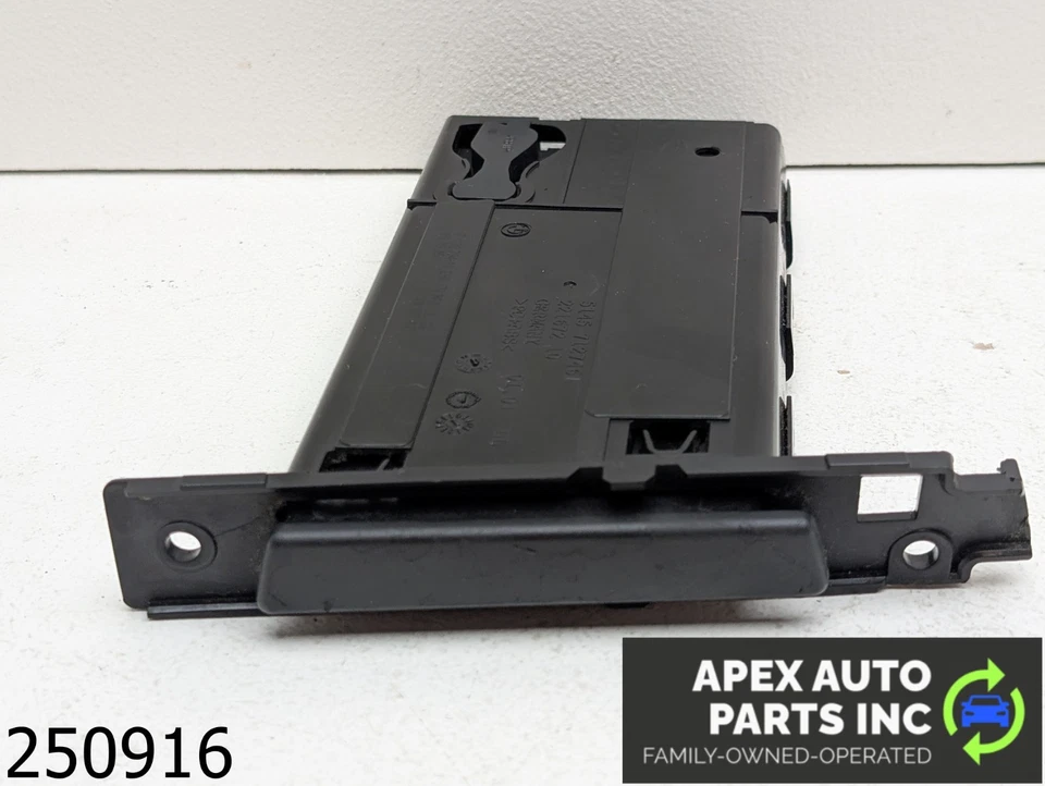 OEM 2006 BMW 325xi E91 3.0L  Right Driver Drink Cup Holder BLACK Foto 1 de 4