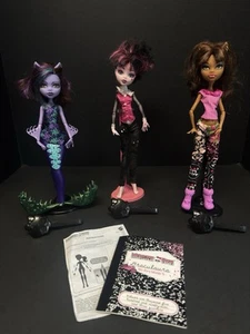 Monster High Great Scarrier Reef Clawdeen Draculaura Clawdeen Wolf & Ständer Lot - Bild 1 von 5