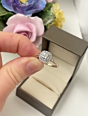 PRECIOSO ANILLO DE COMPROMISO DE DIAMANTES DE 0,275 QUILATES DE ORO MACIZO DE 9 QUILATES TALLA M 6,25 Foto 1 de 4