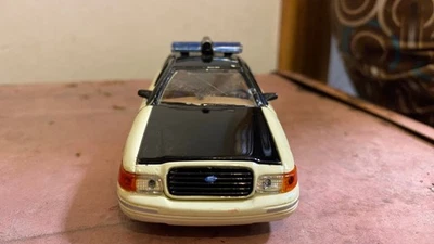 Ford Crown Victoria 2001 Tennessee State Troopers coche de policía Hasbro Foto 1 de 3