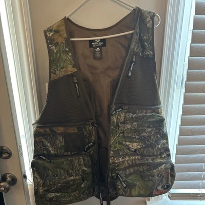 Mossy Oak Men’s Hunting Vest With Detachable Cushion Size XL (46-48) - Image 1 of 4