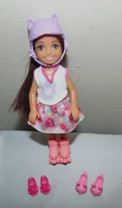 Barbies Little Sister Chelsea Bunny Zapatillas Patines Casco - Imagen 1 de 2