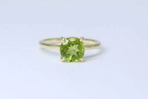 14k Yellow Gold Natural Green Peridot Gemstone Solitaire Women Engagement Ring - Picture 1 of 4