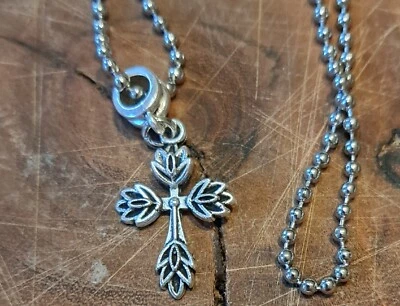 COLLANA UNISEX CROCE COLORE  ARGENTO TIBETANO IDEA REGALO ESTATE (C8) - Immagine 1 di 4