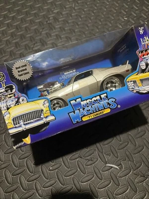 Muscle Machines 1/24 Scale '71 Camaro Diecast Silver w/ Black Stripes New in Box - Image 1 of 4