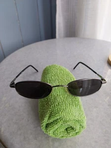 Vintage Guess Sunglasses With Original Metal Case - Picture 1 of 13