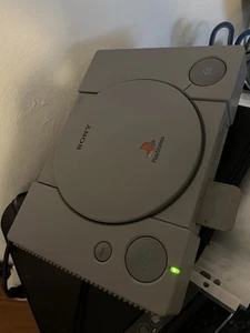 Sony PlayStation 1 Spielekonsole - Grau (SCPH-7502) - Bild 1 von 10